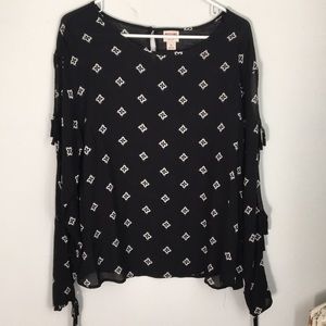 ✨Open Arm B&W Blouse✨